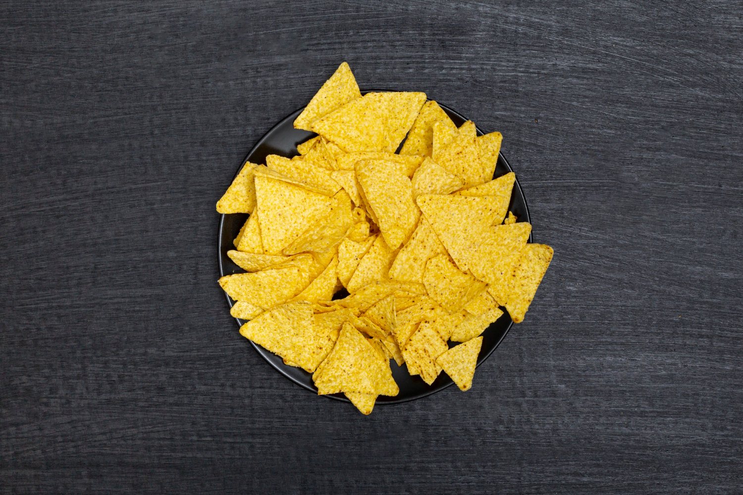 Nachos croccanti con formaggio fuso in friggitrice ad aria