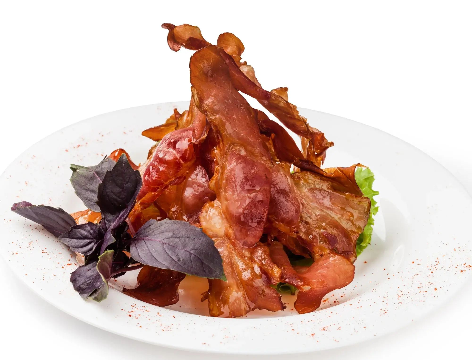 Pancetta arrostita in friggitrice ad aria croccante e dorata su un piatto